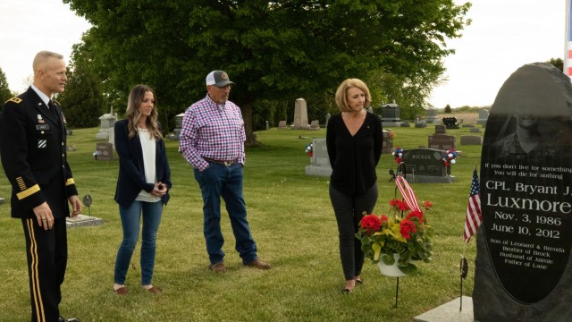 First Army Commanding General, Lt. Gen. Thomas James Jr., stands with family members of Cpl. Bryant Luxmore at Luxmore&#39;s gravesite. 
