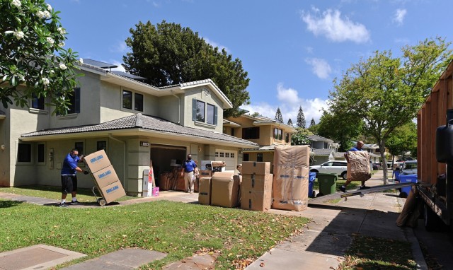 A household goods inspector performs an inspection of a household goods pack-out performed by movers recently in Hawaii. They all are practicing social distancing and wearing facemasks in accordance to policies. (Daniel Mayberry)