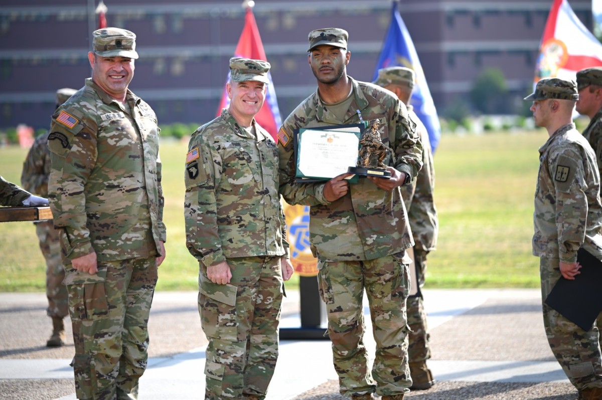 awards best warrior, drill sergeant of year titles Article
