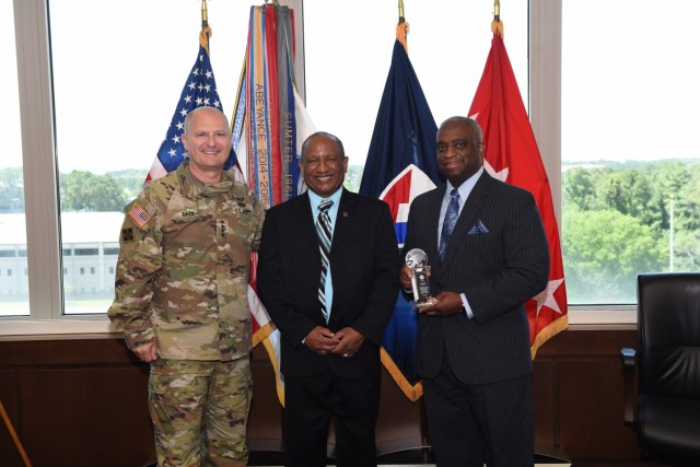 Army Materiel Command’s top leader, Gen. Ed Daly, recognized the AMC Toastmasters Club for receiving the Corporate Recognition Award from Toastmasters International. (From left to right: Daly, AMC Toastmasters Club President Jesse Barber and Secretary Rontario Hicks) (U.S. Army photo by Doug Brewster)