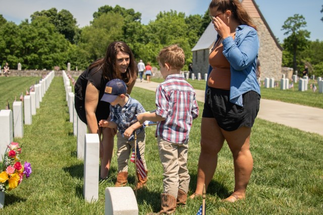 Fort Knox hosts annual Memorial Day ceremony and cemetery visitation