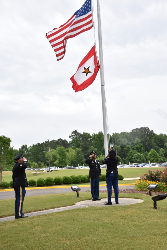 U.S. Army Space and Missile Defense Soldiers raise the Gold Star Flag, May 28, at the command’s Redstone Arsenal, Alabama, headquarters to honor families who lost loved ones serving in the armed services. (Photo by Cecil Longino)