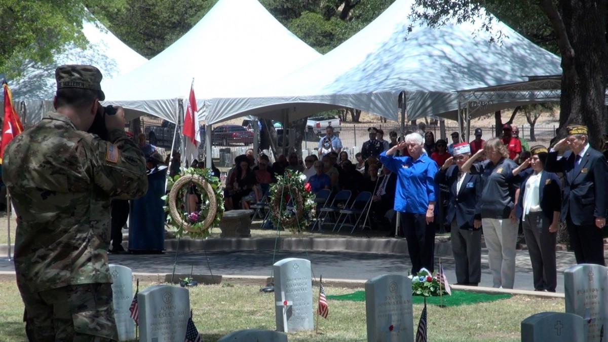 Fort Report: Community remembers fallen comrades | Article | The United ...