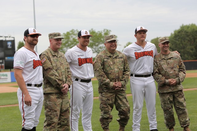Soldiers assigned to the 85th U.S. Army Reserve Support Command headquarters pause for a photo with players from the Schaumburg Boomers baseball team, May 31, 2021, in Schaumburg, Illinois during a Memorial Day home game against the Gateway...