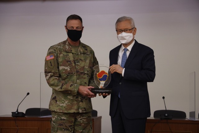 Brig. Gen. Steven L. Allen, commander, 19th Expeditionary Sustainment Command, presents a gift to Dr. Synn, Il Hi, president, Keimyung University, after a leadership talk with cadets from KMU ROTC. The event also included a question and answer session with a panel of 19th ESC Soldiers.