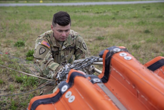 Alaska Army National Guard pilots get Red Card certification