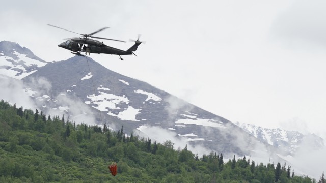 Alaska Army National Guard pilots get Red Card certification