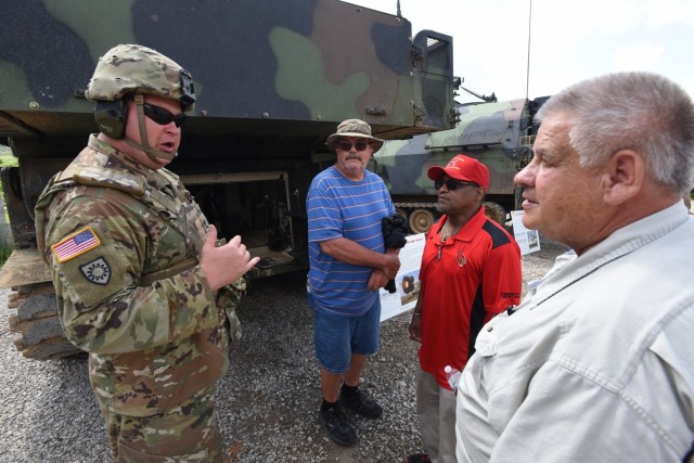 Kentucky National Guard field artillerymen treat former unit members to Fort Knox live-fire exercise