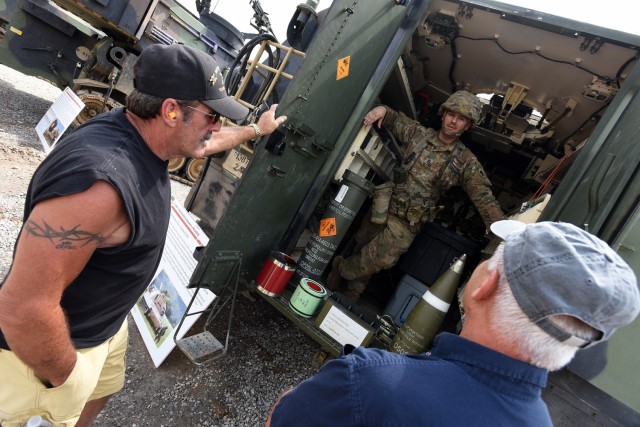 Kentucky National Guard field artillerymen treat former unit members to Fort Knox live-fire exercise