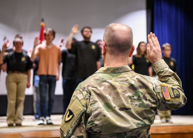 Maj. Gen. Todd Royar, the commander of the U.S. Army Aviation and Missile Command, administers the oath of enlistment to 31 high school students who visited Redstone Arsenal, Ala., June 7 as part of an Army National Hiring Days event.