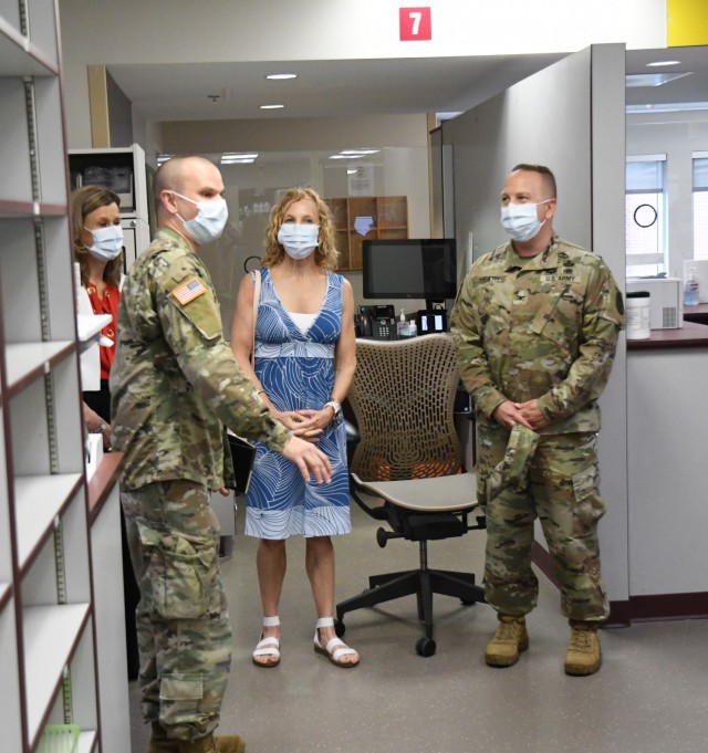 Soldier, family support services at Fort Drum focus of FORSCOM commander, spouse tour