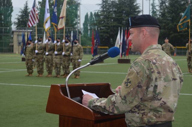 403rd AFSB welcomes Rennard, bids farewell to Manning in change of command ceremony