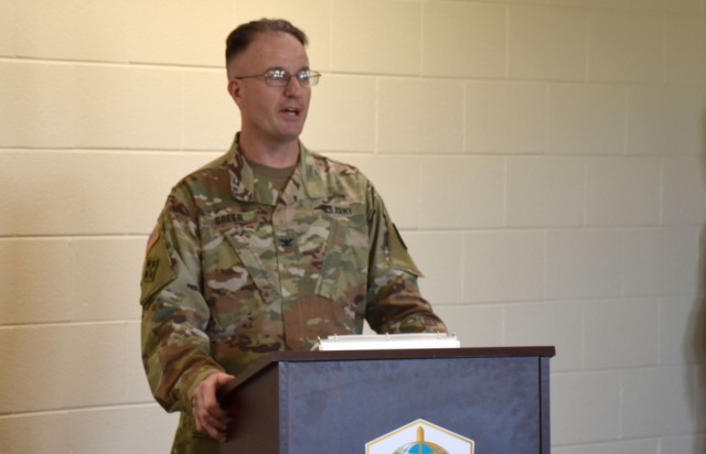 New leader assumes command of 923rd Contracting Battalion