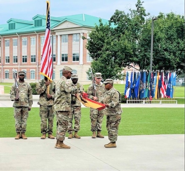 904th Contracting Battalion cases colors for deployment