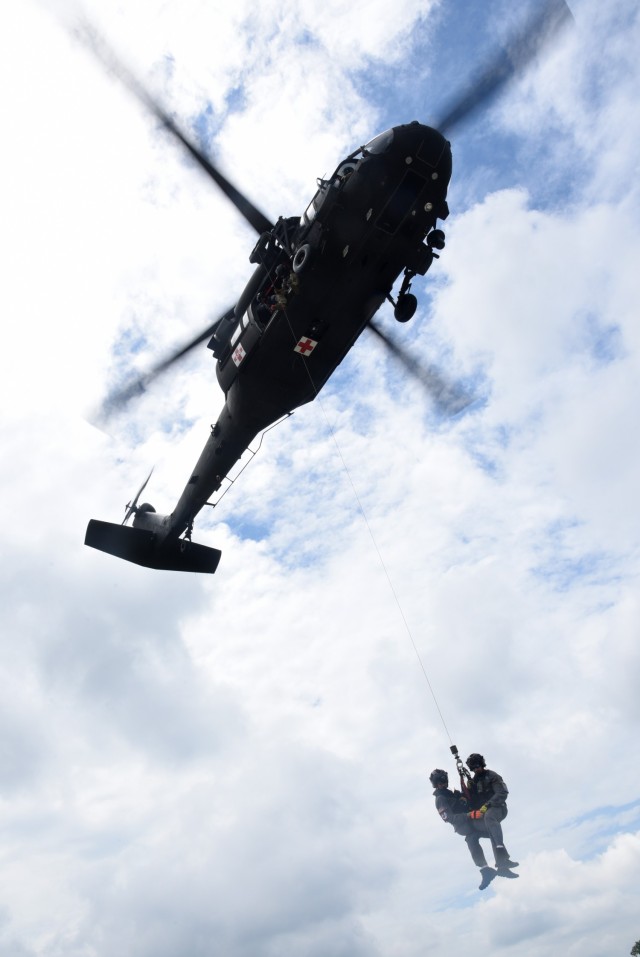 Virginia Guard aviation crews train on rooftop rescue hoists