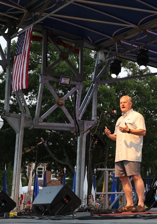 Maj. Gen. Evans addresses attendees