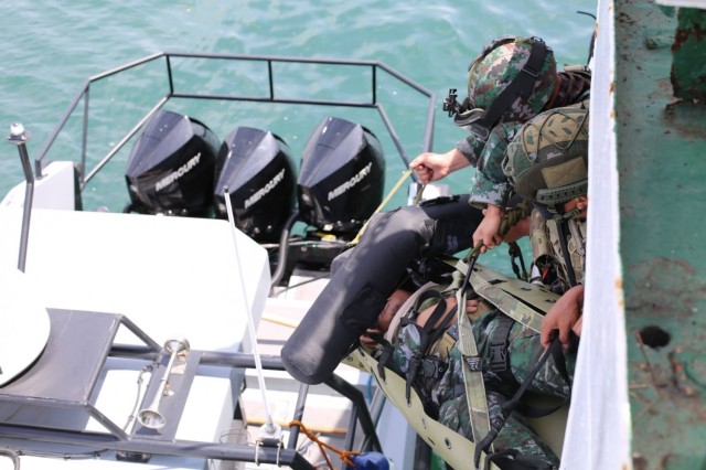 SUBIC BAY, Philippines – Philippine National Police Special Action Force lower a notional casualty onto a rescue boat in Subic Bay, Philippines June 21, 2021 during their annual validation exercise which was observed by Green Berets with 1st Special Forces Group (Airborne). This exercise tested the PNPSAF’S ability to conduct crisis response, direct action and hostage rescue missions in complex urban environments. The engagement helped bolster the Philippine Special Action Force as a premier counter-terrorism unit in the Philippines. (U.S. Army courtesy photo)