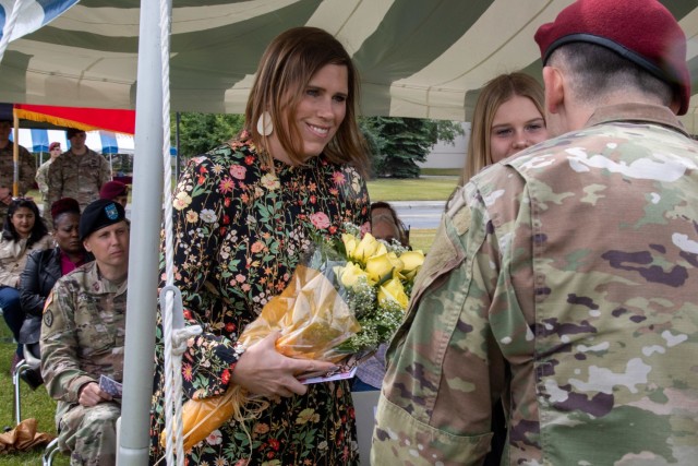 Amy Shouse, the wife of Col. Michael “Jody” Shouse, incoming commander of the 4th Infantry Brigade Combat Team (Airborne), 25th Infantry Division, US Army Alaska, receives a bouquet of yellow flowers during a change-of-command ceremony July 08, 2021, at Joint Base Elmendorf-Richardson Alaska. Shouse assumed command of the 4th IBCT (A), 25th ID, from Col. Chris Landers during the change-of-command ceremony. (U.S. Army photo by Staff Sgt. Alexander Skripnichuk)