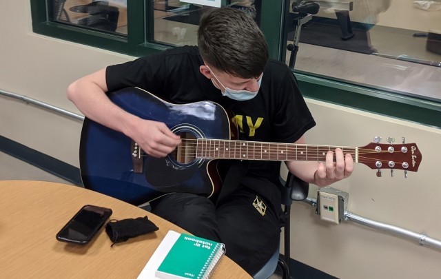 Spc. Skyler Stoker, a Soldier assigned to the Fort Bliss Soldier Recovery Unit, Texas, participated in guitar lessons offered by the SRU’s adaptive reconditioning program in late January 2021. (Photo courtesy of Alan Cooksey)