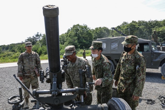 U.S. Army Soldiers assigned to 1st Battalion, 28th Infantry Regiment, 3rd Infantry Division, look through the optics of a Japan Ground Self-Defense Force 120mm mortar as JGSDF members observe during an equipment display on Aibano Training Area,...
