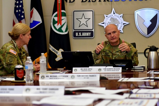 Photo of AMC commander and SDDC commander