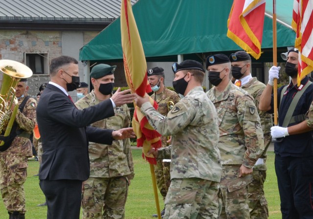 VICENZA, Italy (July 16, 2021) - Col. Daniel J. Vogel relinquished command July 16, 2021, to incoming commander Col. Matthew J. Gomlak during the United States Army Garrison Italy Change of Command Ceremony on Caserma Ederle’s Hoekstra Field.
Col. Gomlak arrived recently from the U.S. Army John F. Kennedy Special Warfare Center and School at Fort Bragg, North Carolina, where he served as the Chief of Staff, while Col. Vogel now heads to the Warfighting and Leadership Department at the Air War College in Alabama.
