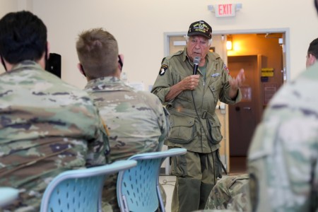 World War II Veteran Visits Alaskan Paratroopers | Article