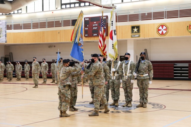 524th Colors Passed from Outgoing Battalion Commander