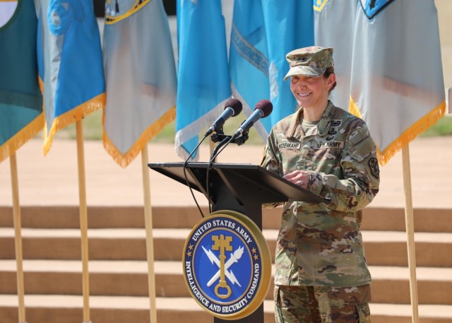 INSCOM welcomes Maj. Gen. Bredenkamp as its new commanding general