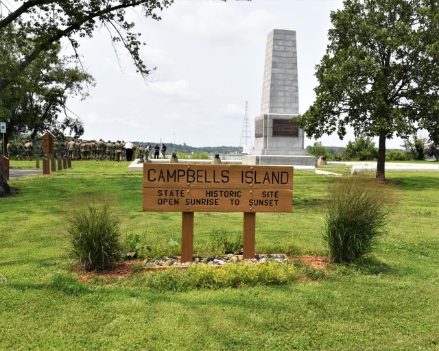 Officers assigned to the U.S. Army Sustainment Command headquarters participated in a staff ride on July 20 at Campbell’s Island, Illinois. (Photo by Capt. Jackeline Velazquez, ASC Public Affairs)