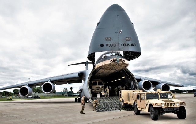 Soldiers with the 3rd Brigade Combat Team, 10th Mountain Division of Fort Polk, La., and Air Force elements from Dover Air Force Base, Del., and Joint Base Charleston, S.C., participate in an Emergency Deployment Readiness Exercise (EDRE) on July...