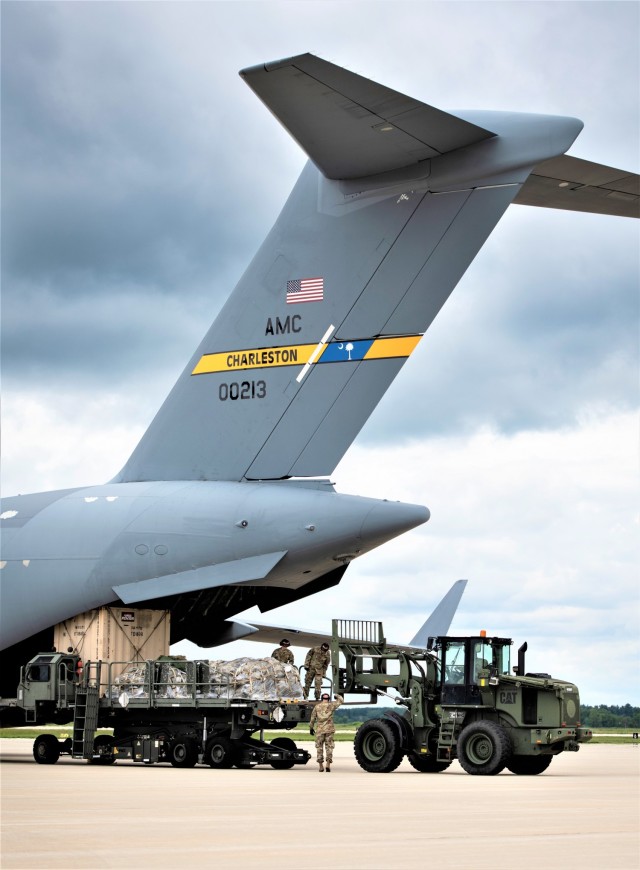 Soldiers with the 3rd Brigade Combat Team, 10th Mountain Division of Fort Polk, La., and Air Force elements from Dover Air Force Base, Del., and Joint Base Charleston, S.C., participate in an Emergency Deployment Readiness Exercise (EDRE) on July...