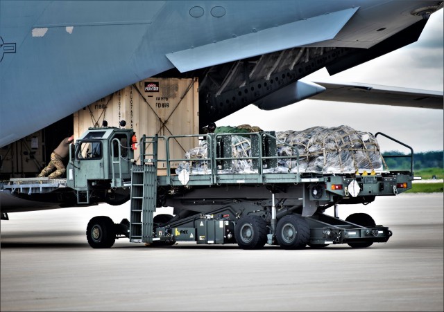Soldiers with the 3rd Brigade Combat Team, 10th Mountain Division of Fort Polk, La., and Air Force elements from Dover Air Force Base, Del., and Joint Base Charleston, S.C., participate in an Emergency Deployment Readiness Exercise (EDRE) on July...