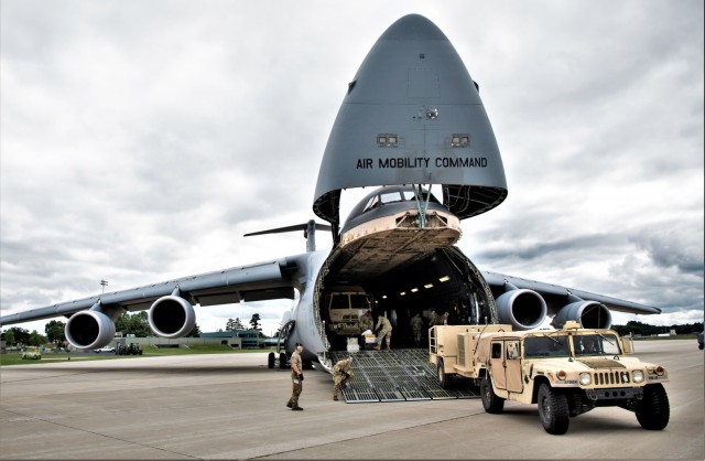 Soldiers with the 3rd Brigade Combat Team, 10th Mountain Division of Fort Polk, La., and Air Force elements from Dover Air Force Base, Del., and Joint Base Charleston, S.C., participate in an Emergency Deployment Readiness Exercise (EDRE) on July...