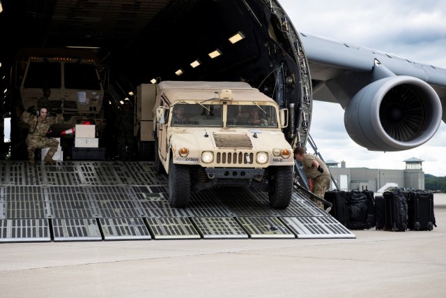 Soldiers with the 3rd Brigade Combat Team, 10th Mountain Division of Fort Polk, La., and Air Force elements from Dover Air Force Base, Del., and Joint Base Charleston, S.C., participate in an Emergency Deployment Readiness Exercise (EDRE) on July...