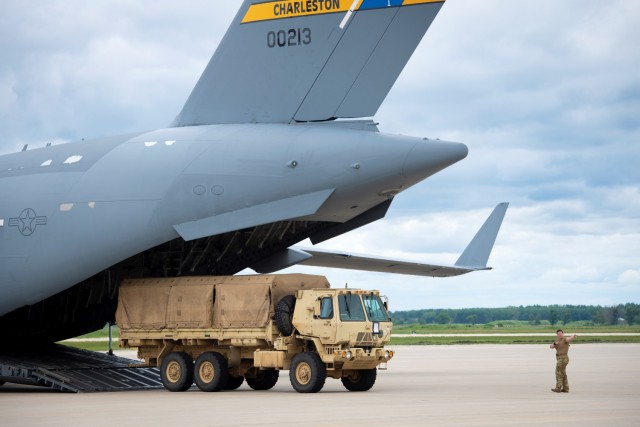 Soldiers with the 3rd Brigade Combat Team, 10th Mountain Division of Fort Polk, La., and Air Force elements from Dover Air Force Base, Del., and Joint Base Charleston, S.C., participate in an Emergency Deployment Readiness Exercise (EDRE) on July...