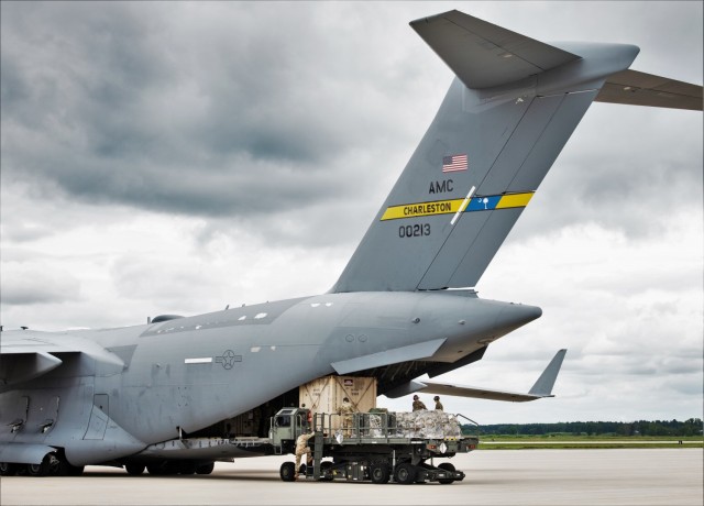 Soldiers with the 3rd Brigade Combat Team, 10th Mountain Division of Fort Polk, La., and Air Force elements from Dover Air Force Base, Del., and Joint Base Charleston, S.C., participate in an Emergency Deployment Readiness Exercise (EDRE) on July...