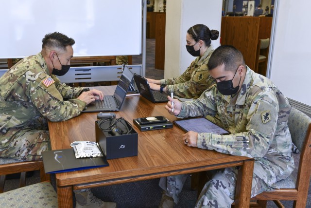 Students in the #MEDCoE Army Graduate Program in Anesthesia Nursing (USAGPAN) studying at the Stimson Library.