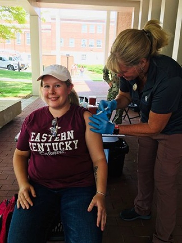 Kentucky Guard vaccination team supports Health Department