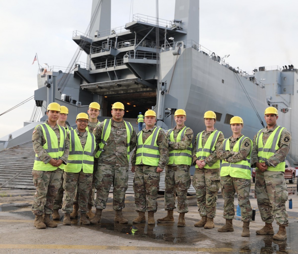 Rakkasans conduct vessel loading operations aboard U.S. Naval Ship ...