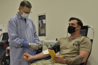 Screaming Eagles donate blood to save lives downrange