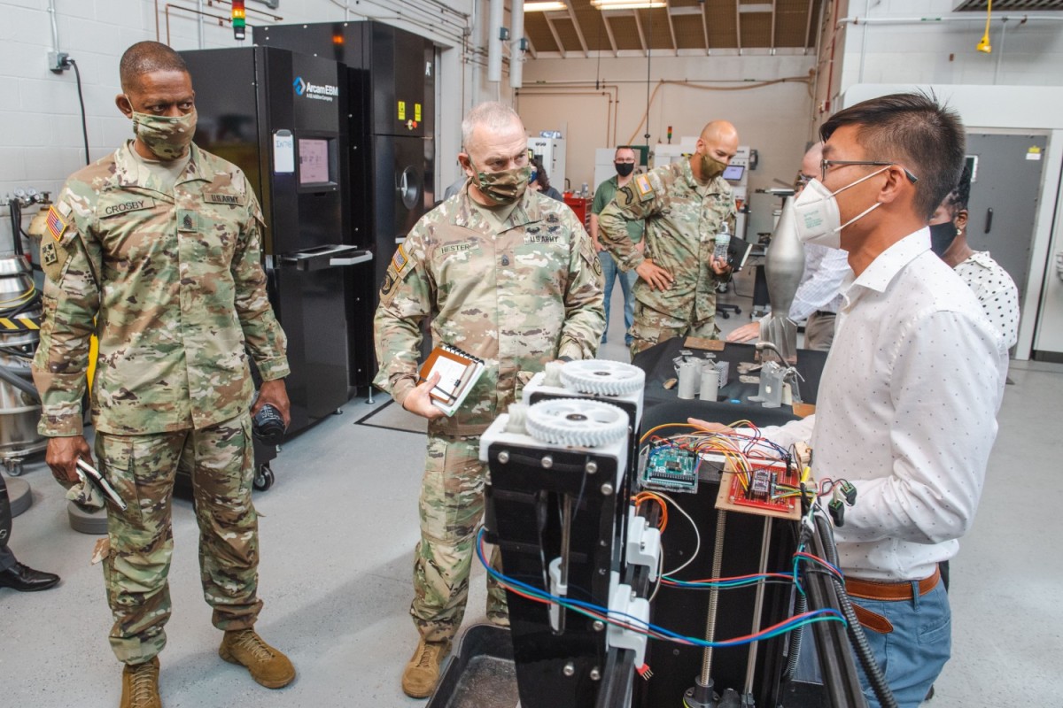 Senior NCOs visit the Army’s research laboratory Article The United