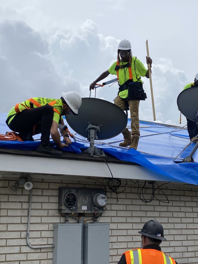 U.S. Army Corps of Engineers installs First Blue Roof in Orleans Parish