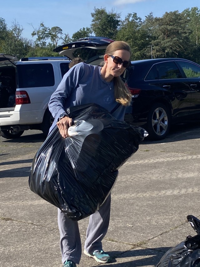 Shelley Williams of the Stuttgart community Spouses Club carries a bag of donated clothe