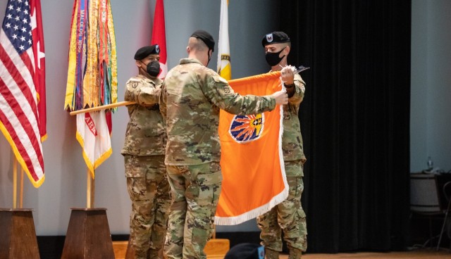 Maj. Gen. Christopher L. Eubank (left), outgoing 7th Signal Command (Theater) Commanding General and Command Sgt. Maj. Michael R. Starrett (right), 7th Signal Command, uncase the command’s colors at an uncasing and change of command ceremony at Fort Meade’s post theater on Sept. 1, 2021.