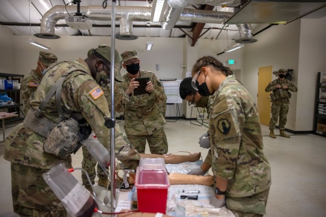 U.S. Army CAC Commander visits MEDCoE | Article | The United States Army