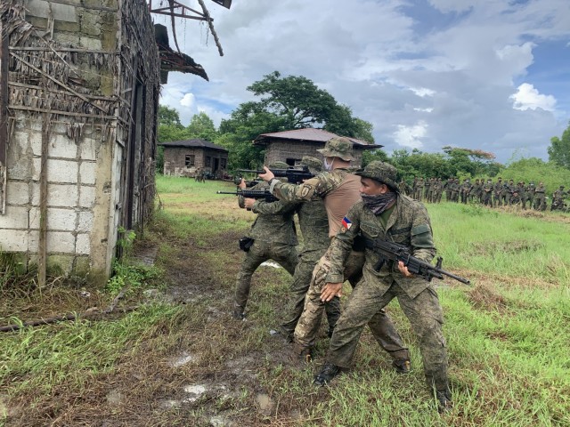Philippine Soldiers from the 1st Brigade Combat Team, Philippine Army stack on a doorway with the 5th Security Force Assistance Brigade’s Staff Sgt. Nicholas Shrader, Team 5212, Force Package 21-2, during Salaknib ’21 at Fort Magsaysay, Philippines, July 15, 2021.