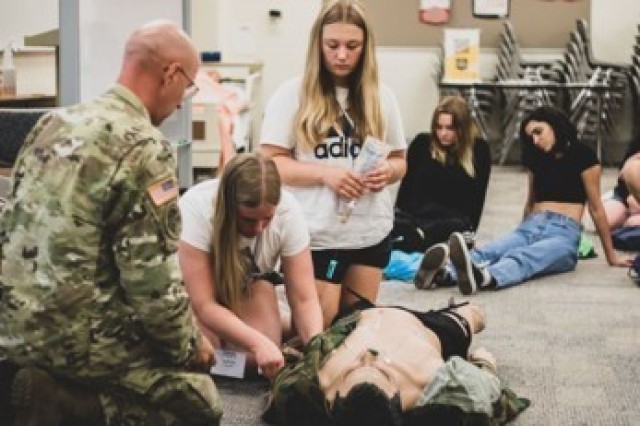 Minnesota medic serves, volunteers for his community
