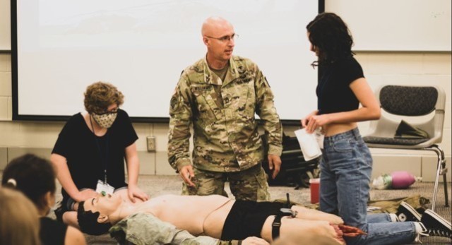 Minnesota medic serves, volunteers for his community