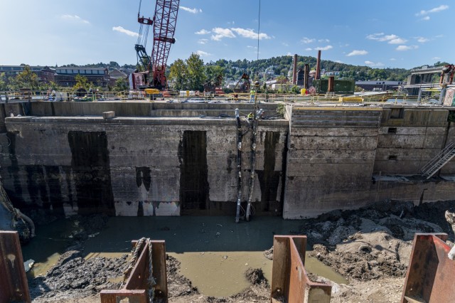 Contractors pump water out of the newly-constructed lock chamber at Charleroi Locks and Dam on the lower Monongahela River in Pennsylvania, Sept. 30, 2021. The U.S. Army Corps of Engineers Pittsburgh District recently finished building the new...
